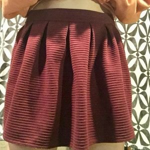 Textured maroon high wasted skirt